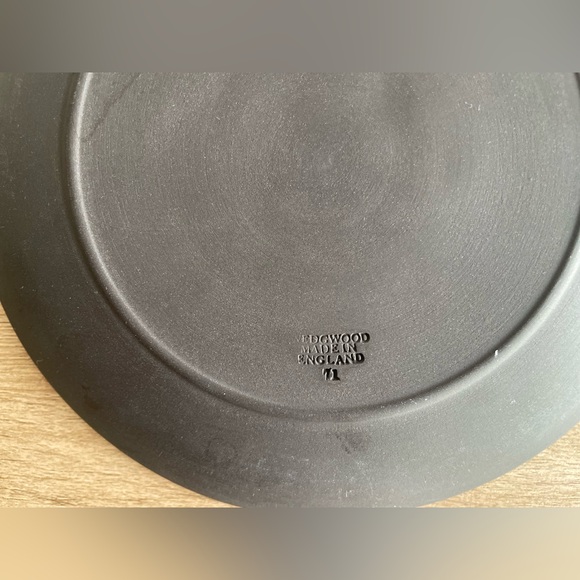 Wedgwood England Jasperware Black and Gold Mothers Day 1971 Plate - Picture 4 of 6